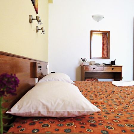Maritime Hotel Apartments Petaloudes エクステリア 写真