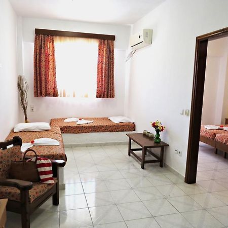 Maritime Hotel Apartments Petaloudes エクステリア 写真