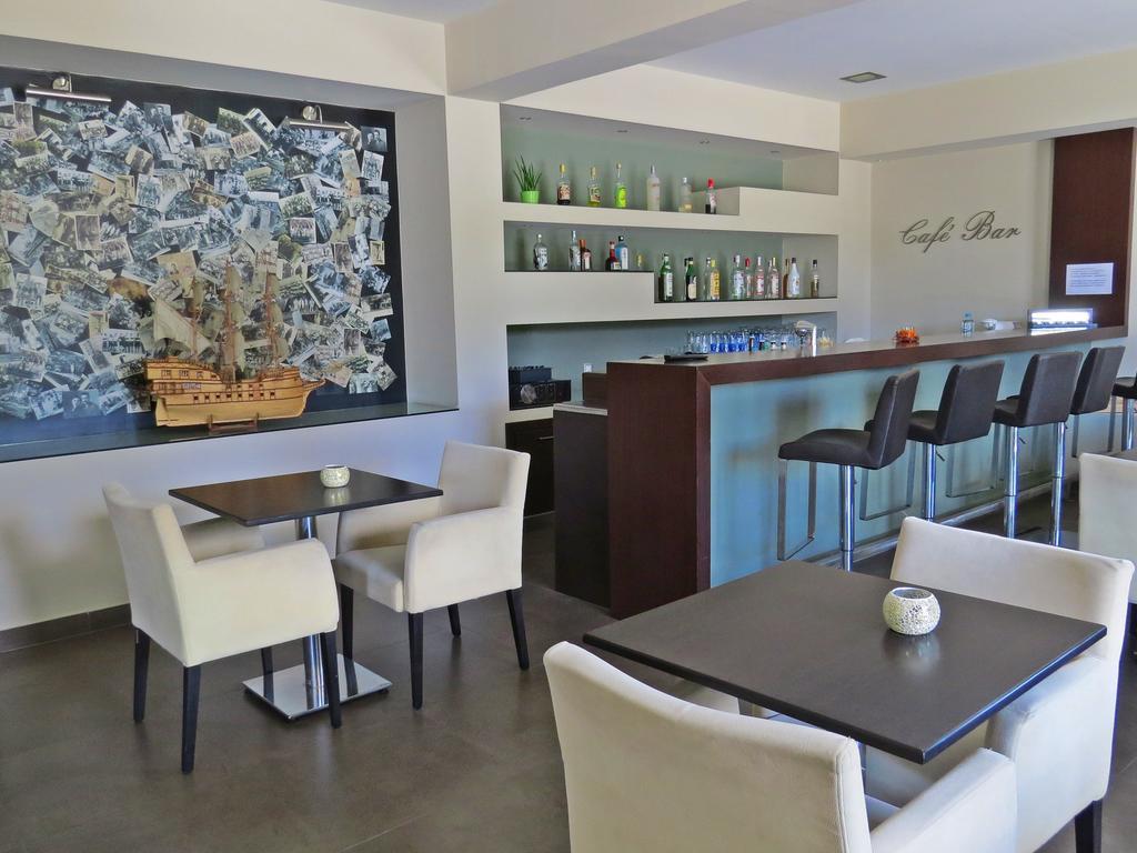 Maritime Hotel Apartments Petaloudes エクステリア 写真