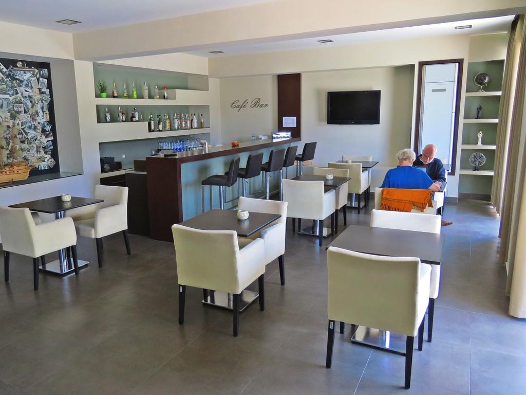 Maritime Hotel Apartments Petaloudes エクステリア 写真