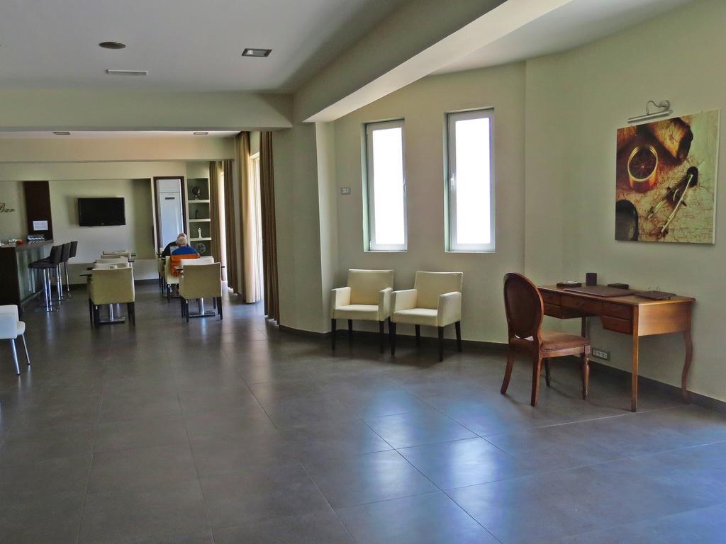 Maritime Hotel Apartments Petaloudes エクステリア 写真