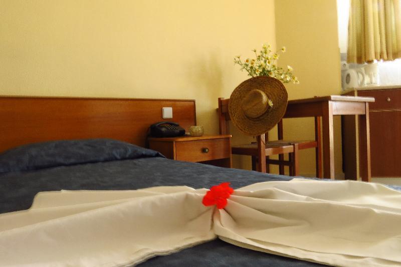 Maritime Hotel Apartments Petaloudes エクステリア 写真