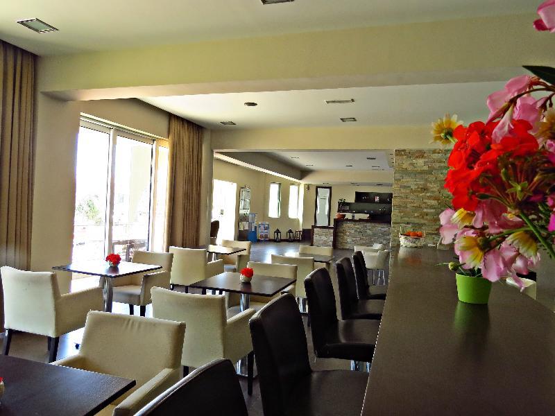 Maritime Hotel Apartments Petaloudes エクステリア 写真