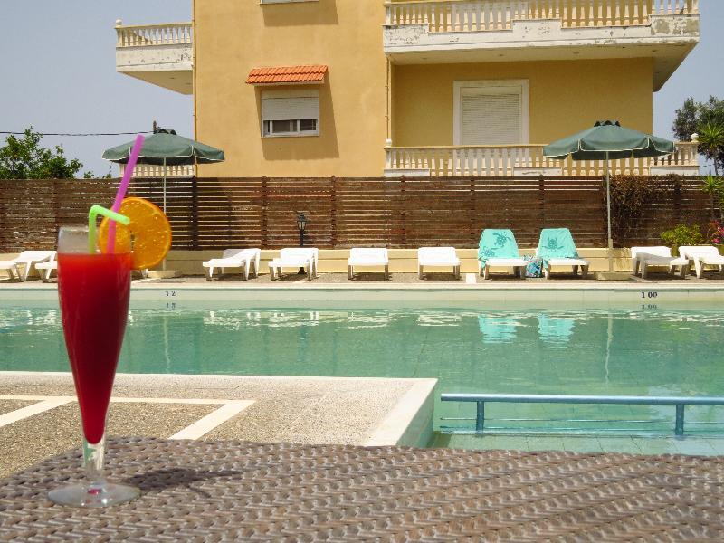 Maritime Hotel Apartments Petaloudes エクステリア 写真