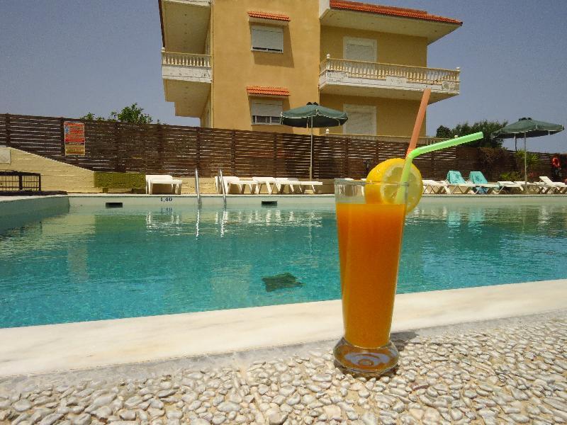 Maritime Hotel Apartments Petaloudes エクステリア 写真
