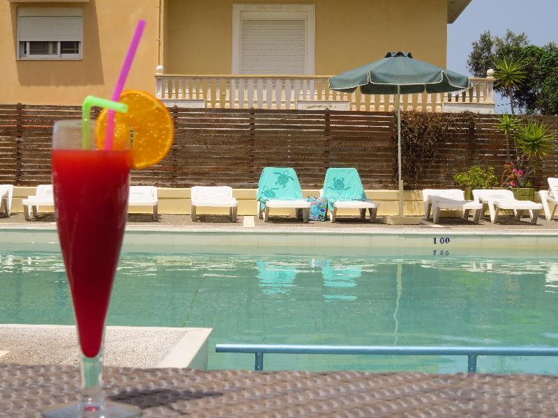 Maritime Hotel Apartments Petaloudes エクステリア 写真