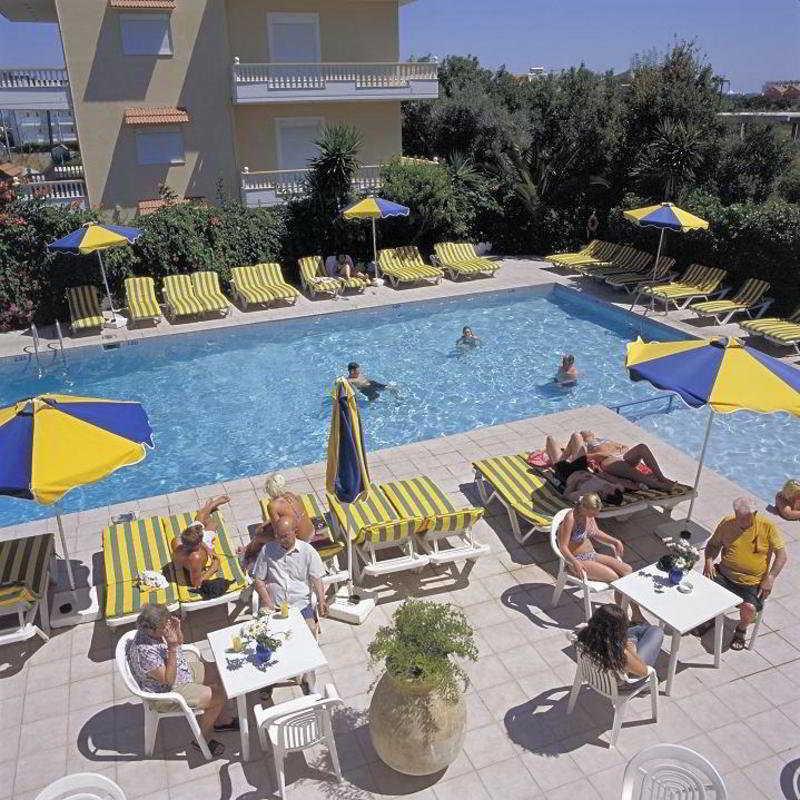 Maritime Hotel Apartments Petaloudes エクステリア 写真