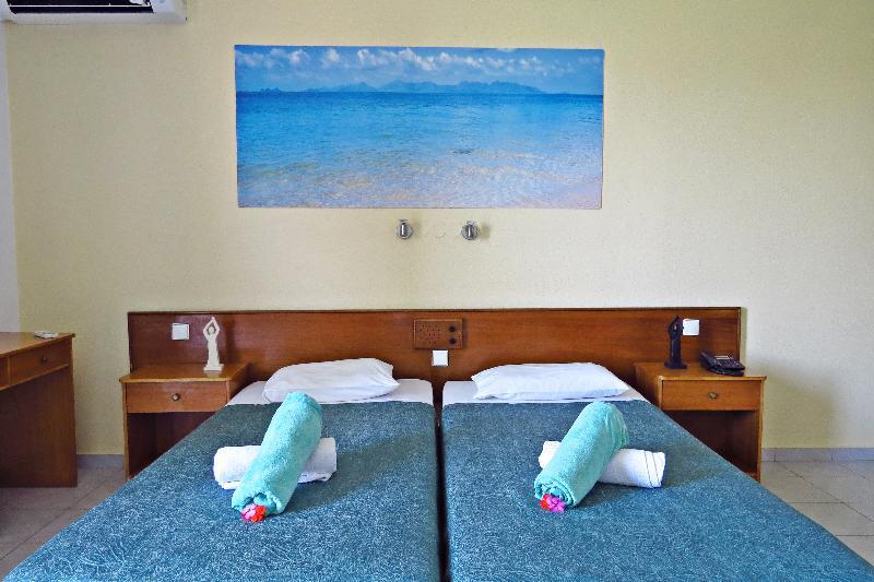 Maritime Hotel Apartments Petaloudes エクステリア 写真