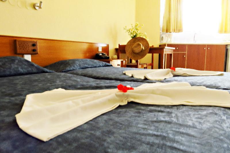 Maritime Hotel Apartments Petaloudes エクステリア 写真