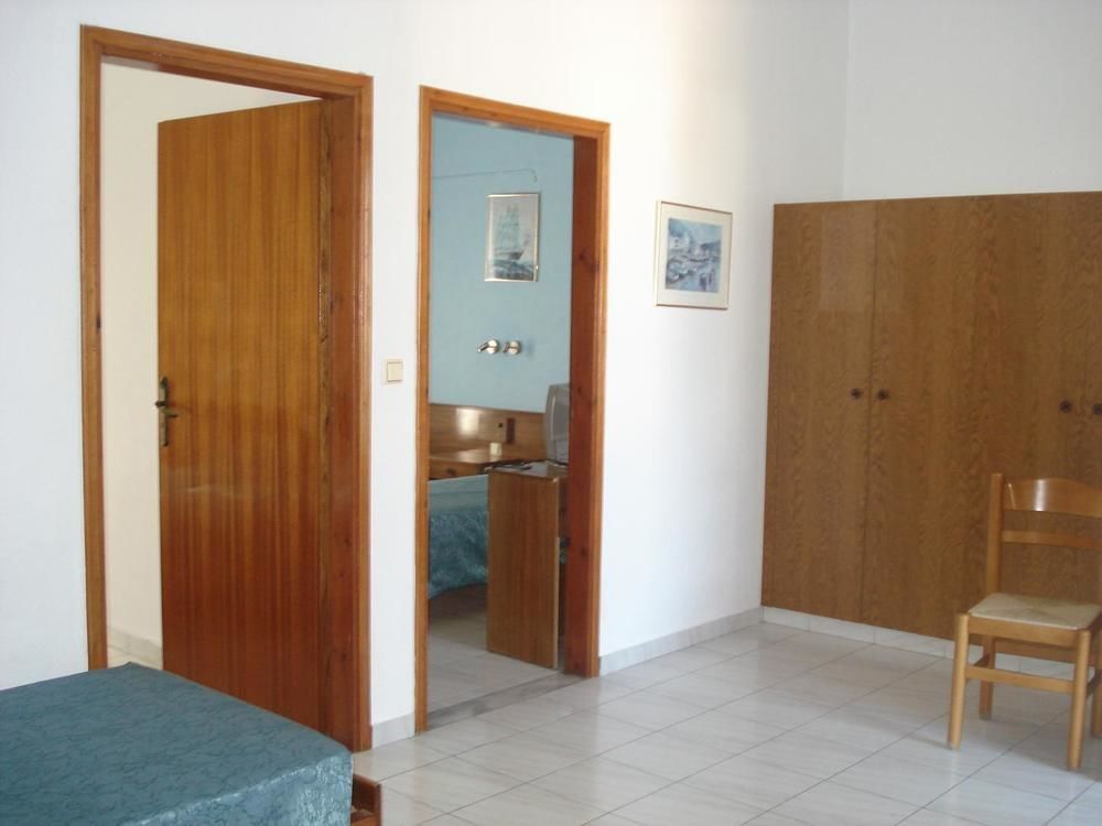 Maritime Hotel Apartments Petaloudes エクステリア 写真