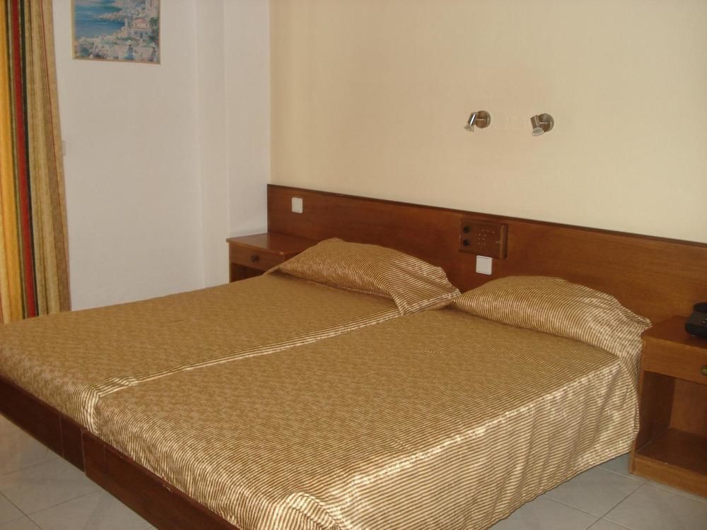 Maritime Hotel Apartments Petaloudes エクステリア 写真