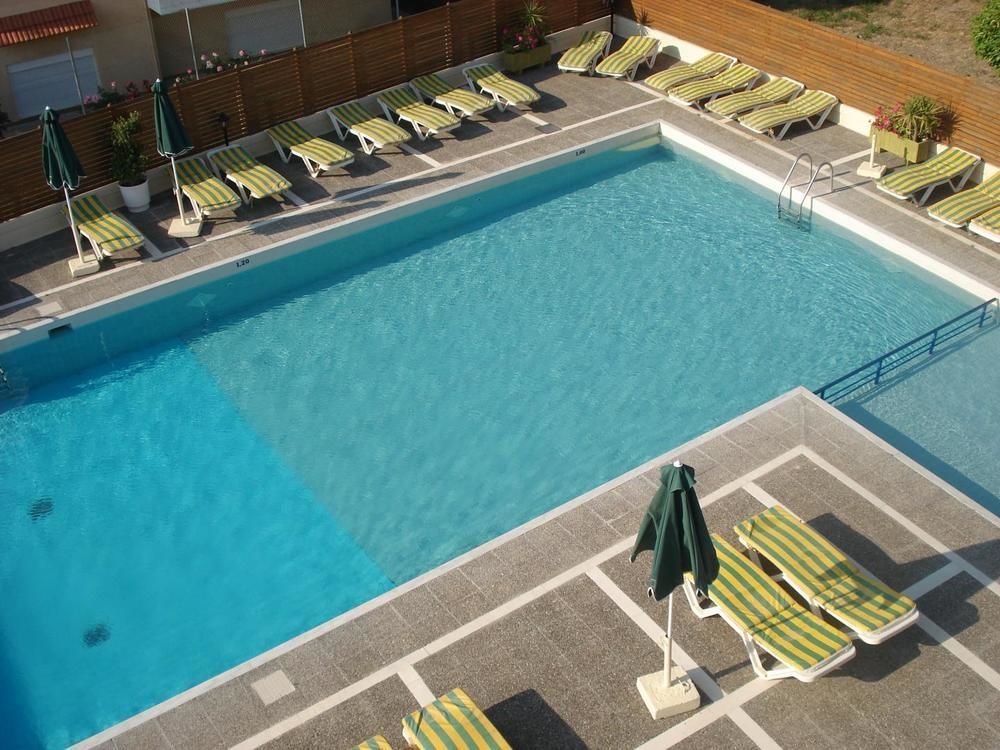 Maritime Hotel Apartments Petaloudes エクステリア 写真