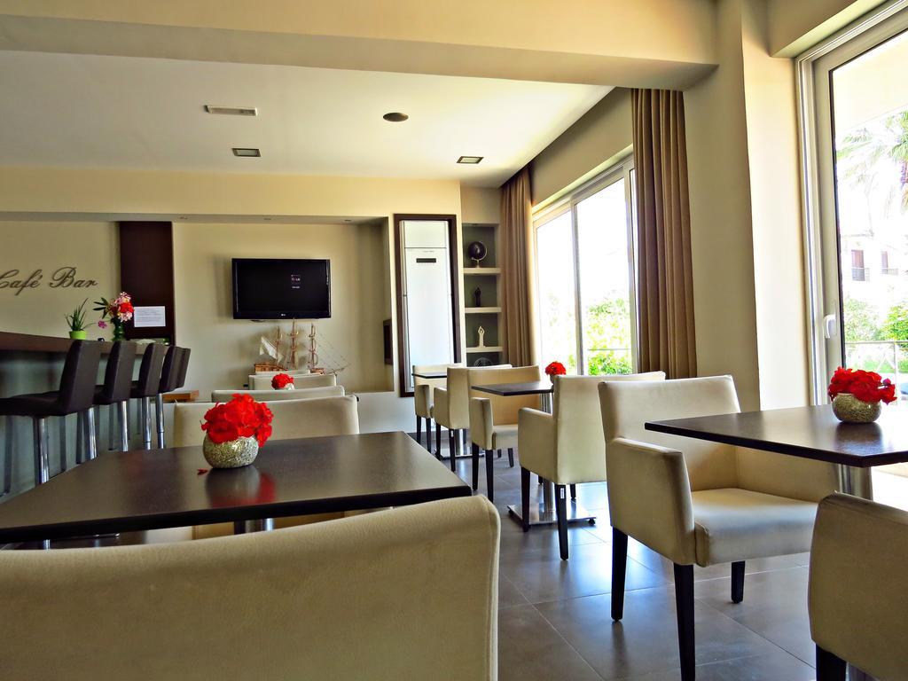Maritime Hotel Apartments Petaloudes エクステリア 写真