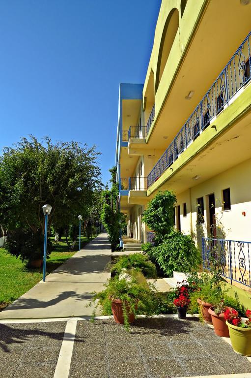 Maritime Hotel Apartments Petaloudes エクステリア 写真