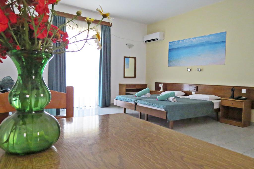 Maritime Hotel Apartments Petaloudes エクステリア 写真